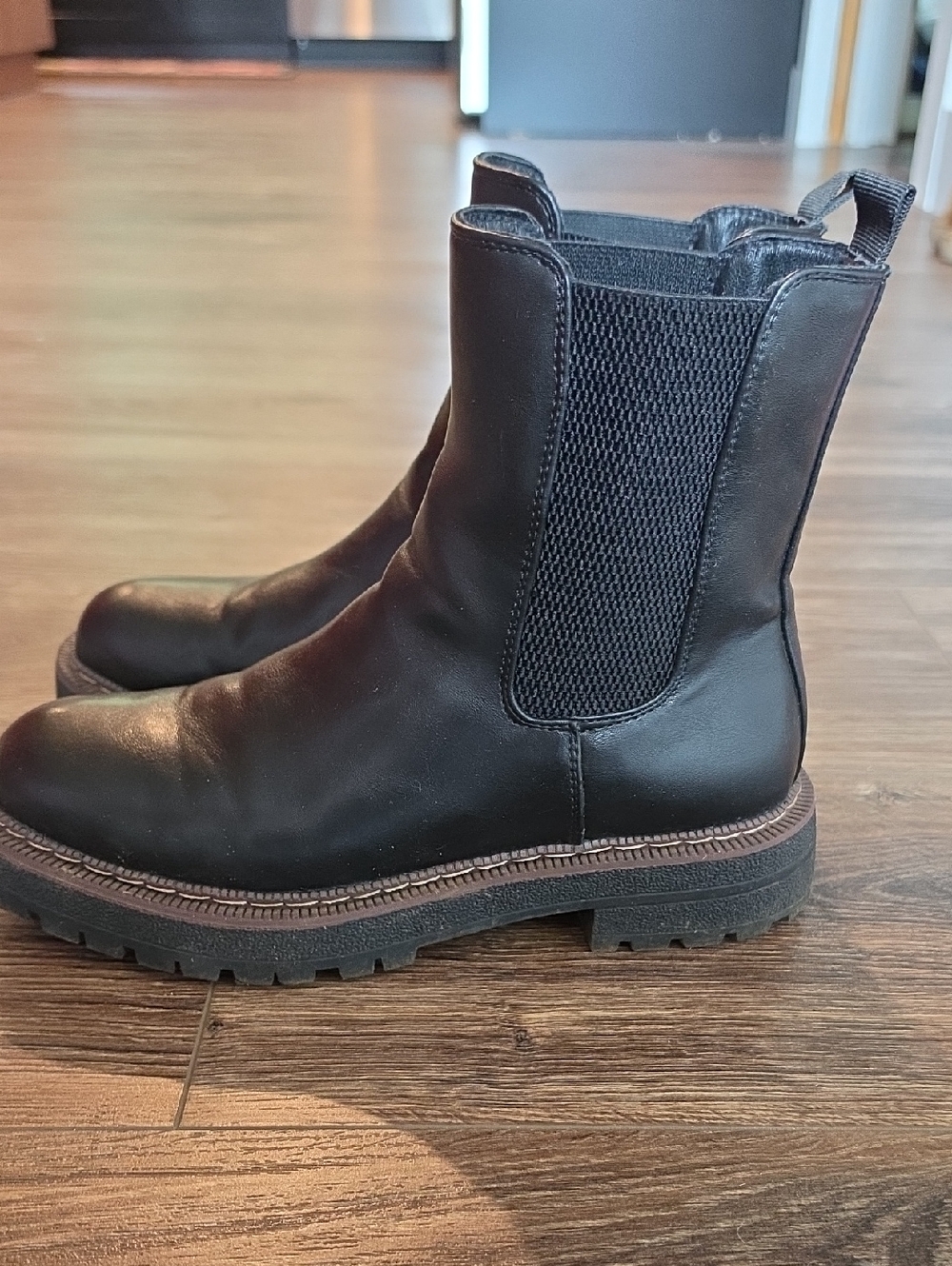 Women's Black Chelsea Boots